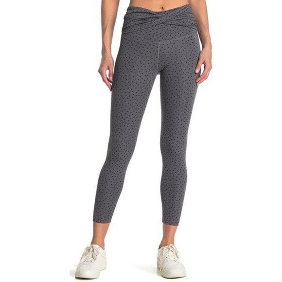 Nike Yoga Gray Polka Dot High Rise Tight Fit Twist 7/8 Leggings Size Small - Picture 1 of 5